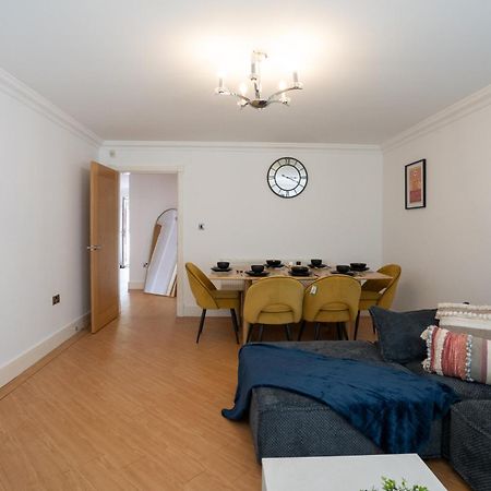 Вілла Emirates House, Luxe 5 Bed, With King Sized Beds, Next To Aiport & Nec, Jlr 5 Mins Marston Green Екстер'єр фото