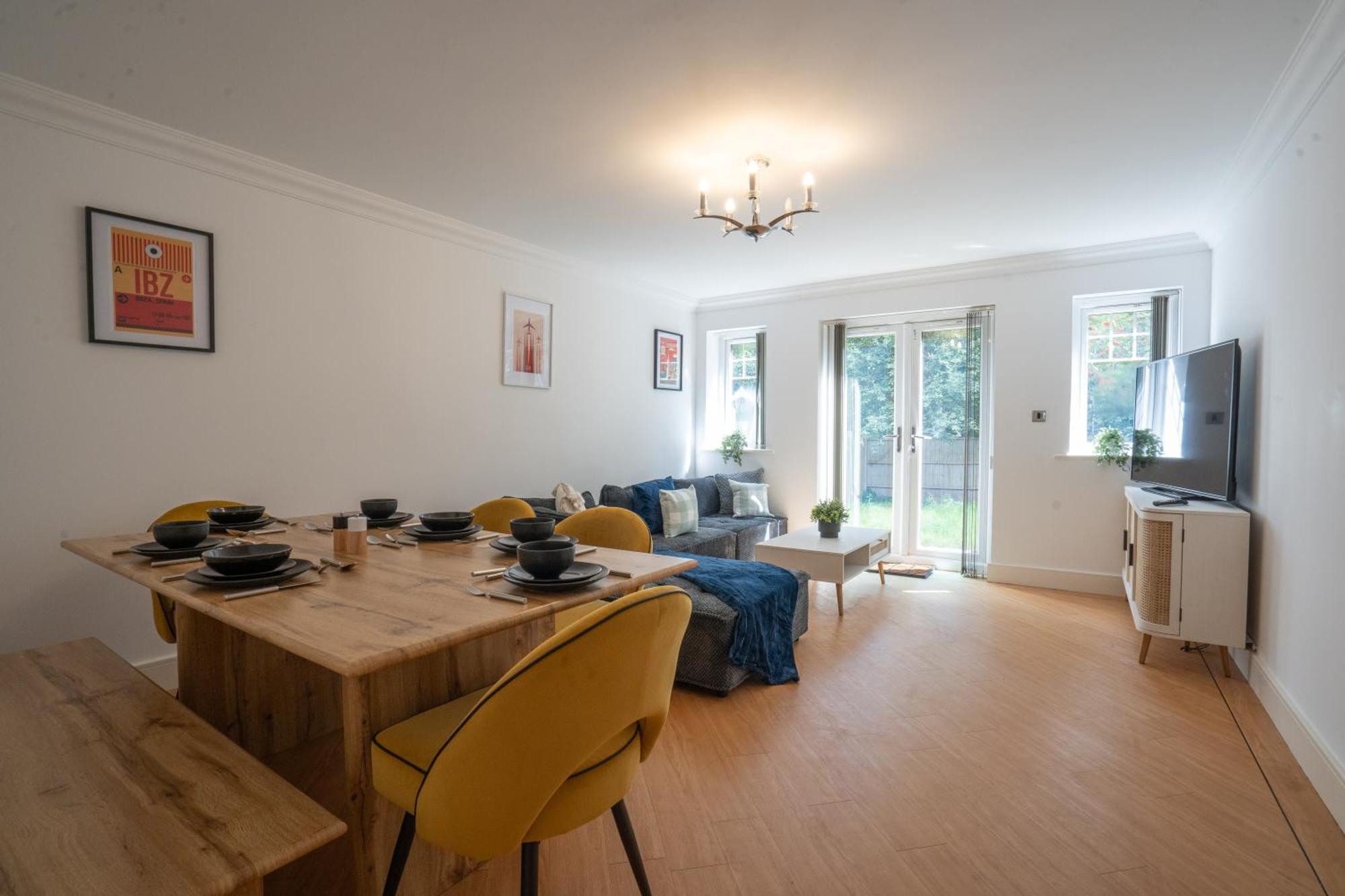 Вілла Emirates House, Luxe 5 Bed, With King Sized Beds, Next To Aiport & Nec, Jlr 5 Mins Marston Green Екстер'єр фото