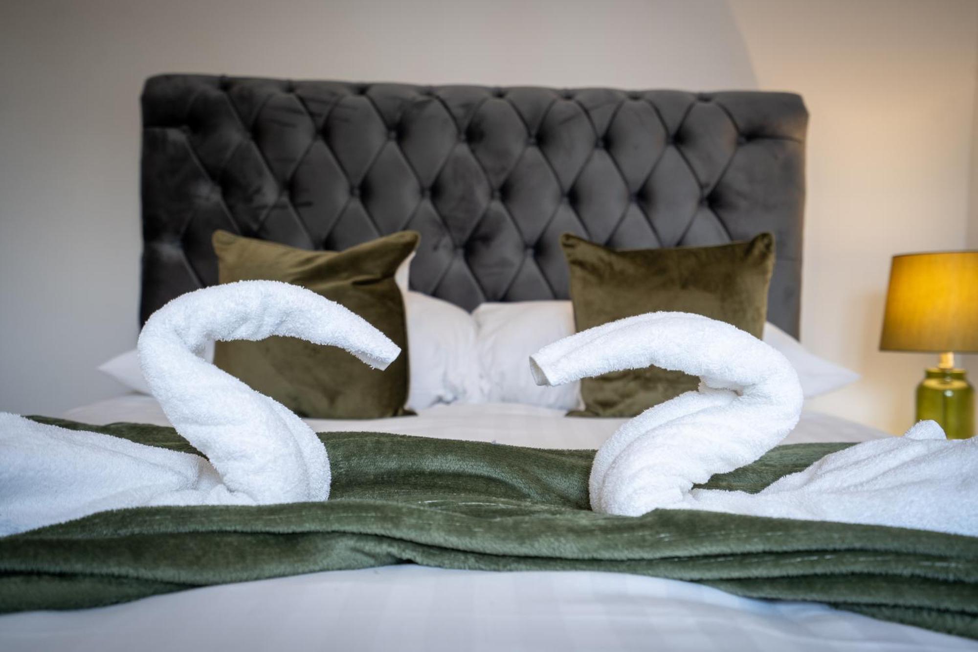 Вілла Emirates House, Luxe 5 Bed, With King Sized Beds, Next To Aiport & Nec, Jlr 5 Mins Marston Green Екстер'єр фото