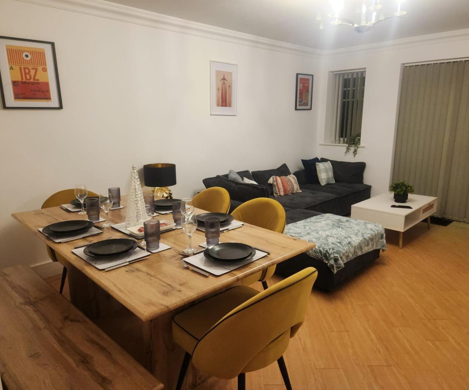 Вілла Emirates House, Luxe 5 Bed, With King Sized Beds, Next To Aiport & Nec, Jlr 5 Mins Marston Green Екстер'єр фото