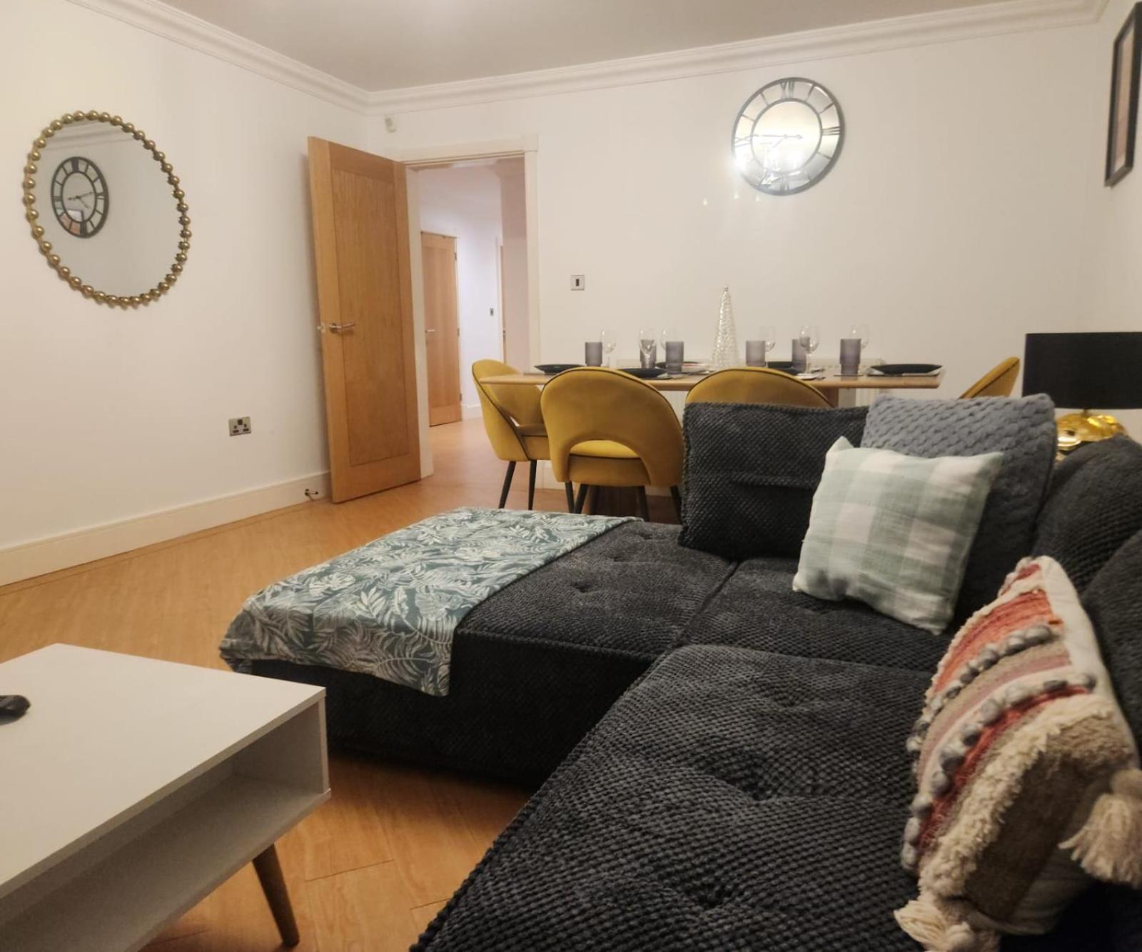 Вілла Emirates House, Luxe 5 Bed, With King Sized Beds, Next To Aiport & Nec, Jlr 5 Mins Marston Green Екстер'єр фото