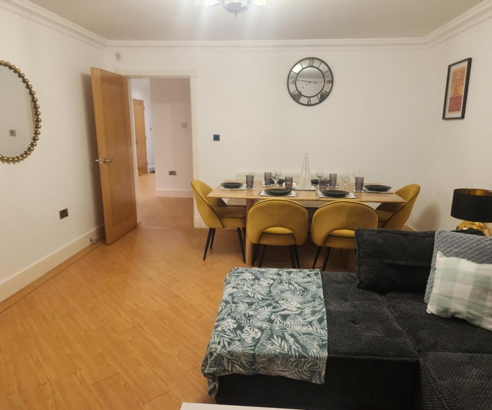 Вілла Emirates House, Luxe 5 Bed, With King Sized Beds, Next To Aiport & Nec, Jlr 5 Mins Marston Green Екстер'єр фото